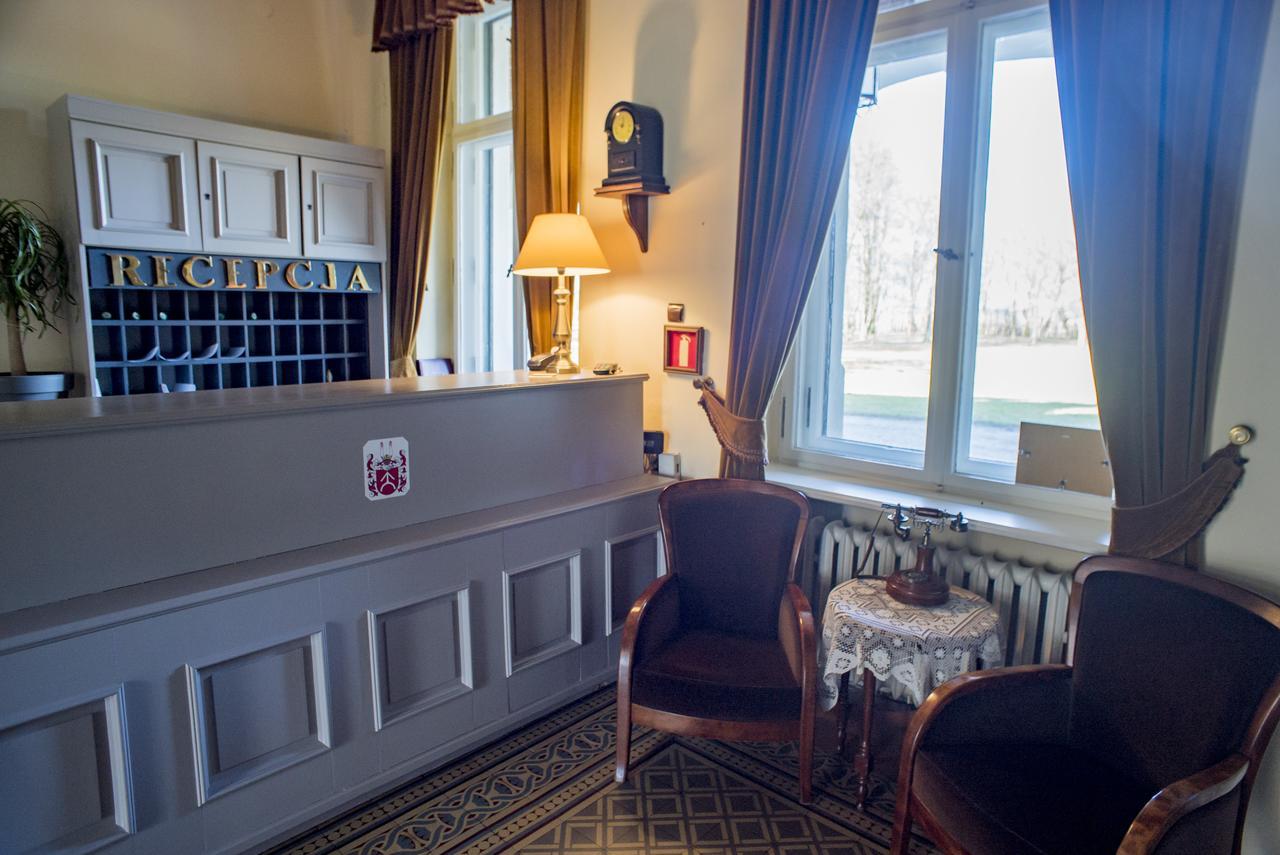 Palac Kobylniki Hotel Obrzycko Exterior photo